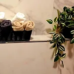 Azure Sands Apartament