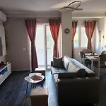 Azure Sands Apartament